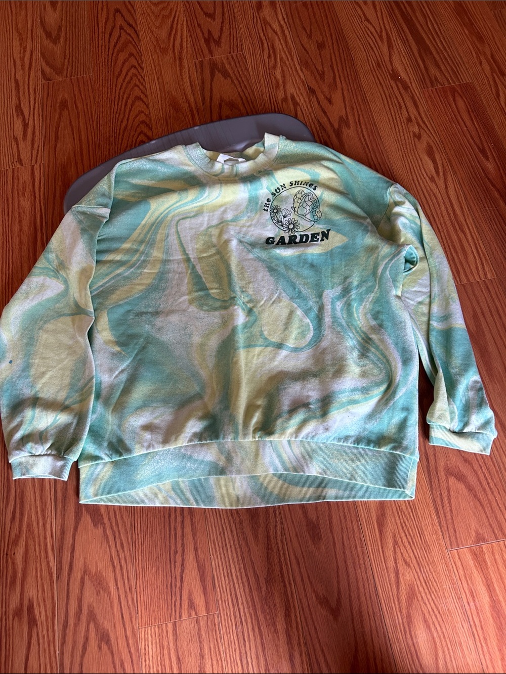 H&M Green and Yellow Swirl Tie-Dye Crewneck Sweatshirt